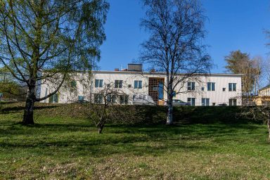 Päiväkoti urheilukentän suunnasta toukokuussa 2023.